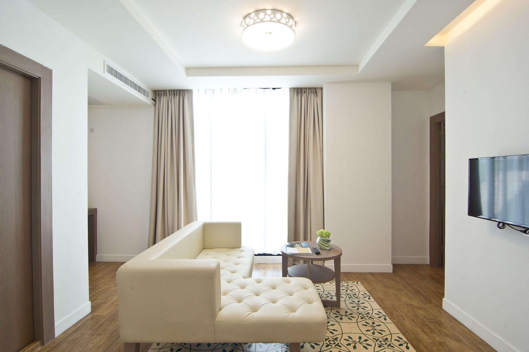 Tevan Jomtien Pattaya 32/50