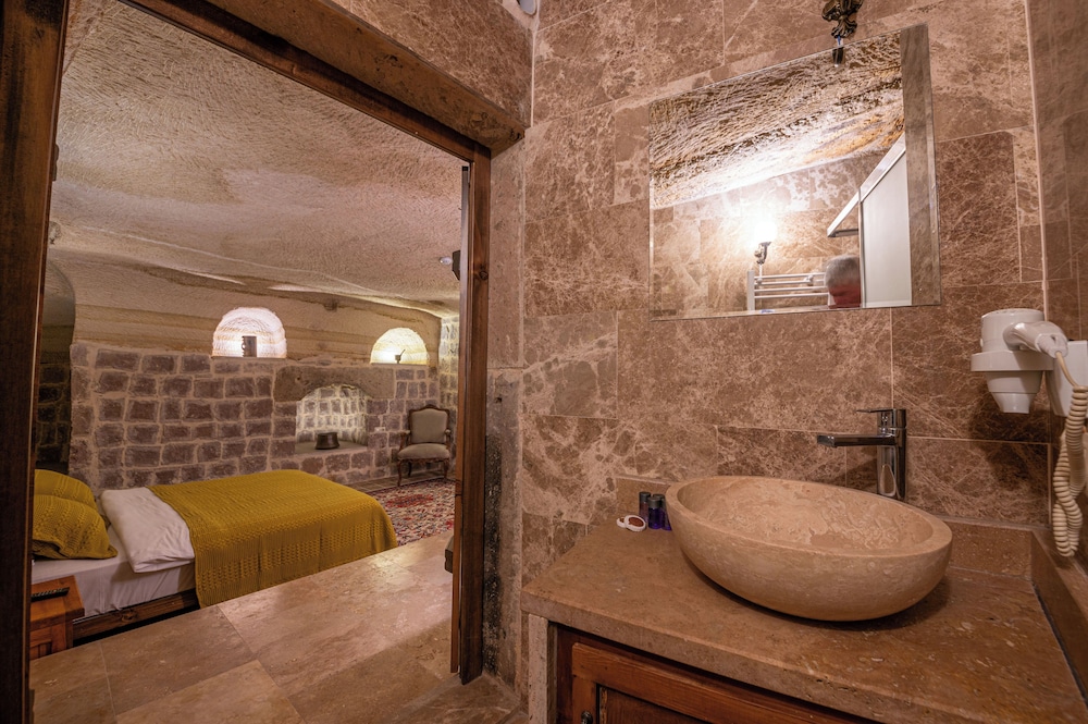 Kapalos Cave Hotel 43/47