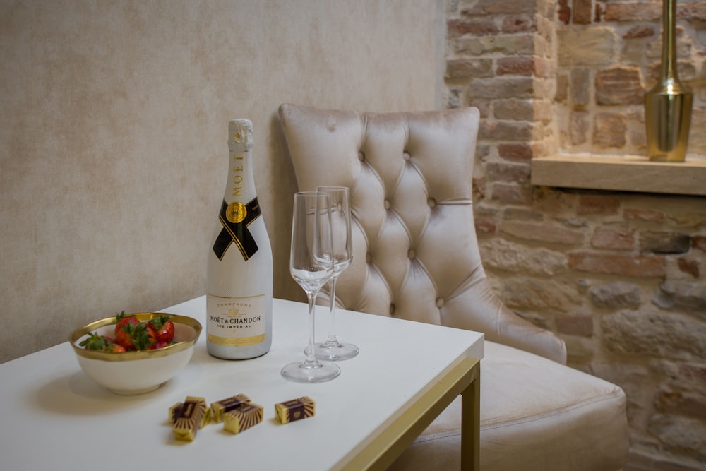 Le Premier Luxury Rooms 30/43