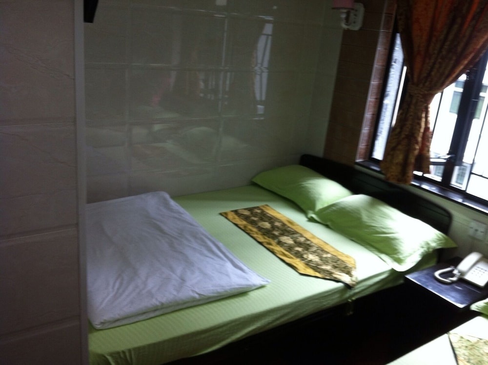 Dutch Hostel 3/39