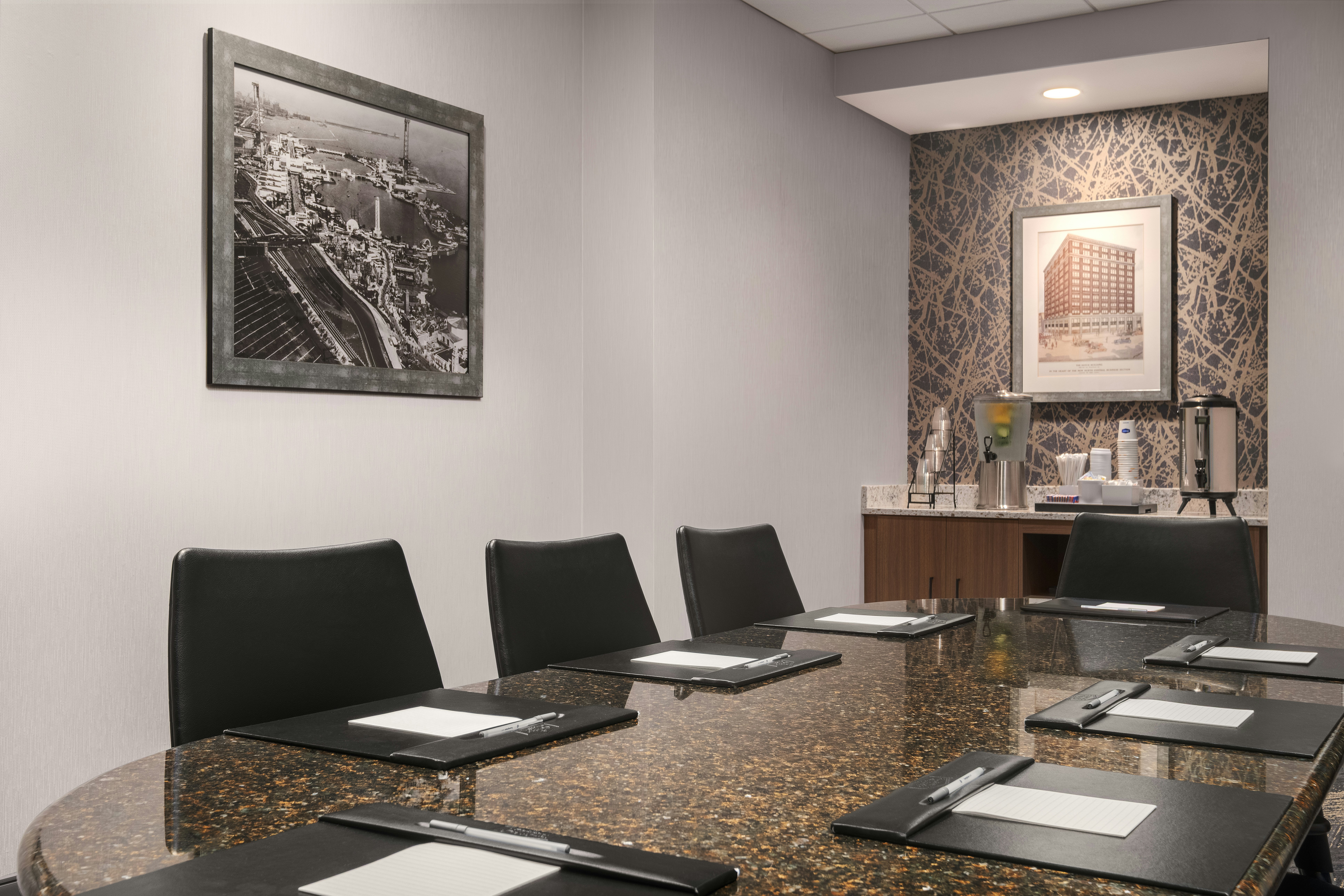 Hampton Inn & Suites Chicago-Downtown 20/25