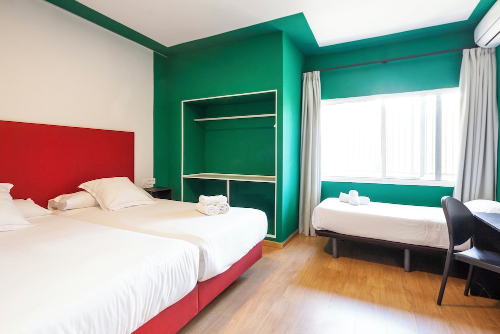 ROOM, TRIPLE