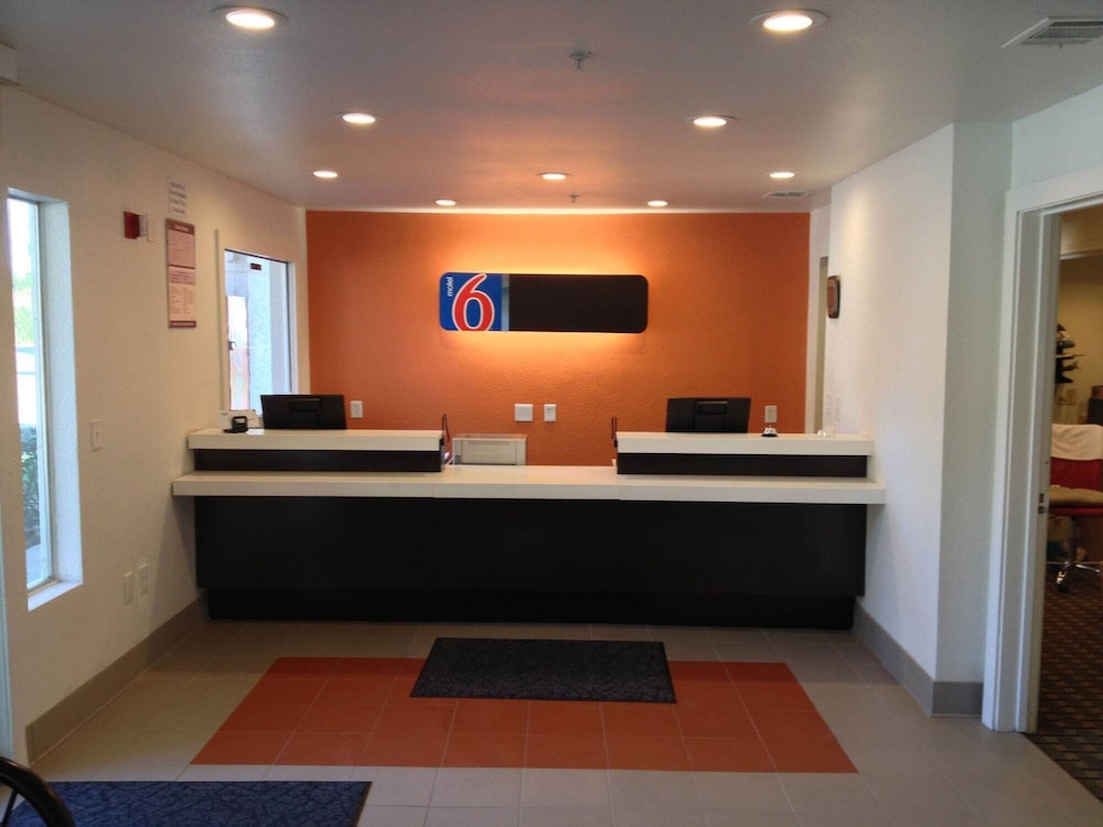 Lobby at Motel6 Grand Prairie, TX - Near Six Flags Drive, GRAND PRAIRIE - TX