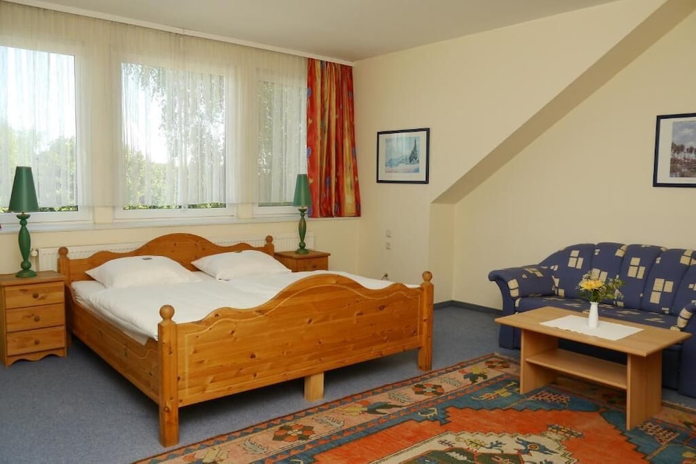 Erbenholz Hotel and Restaurant 11/40