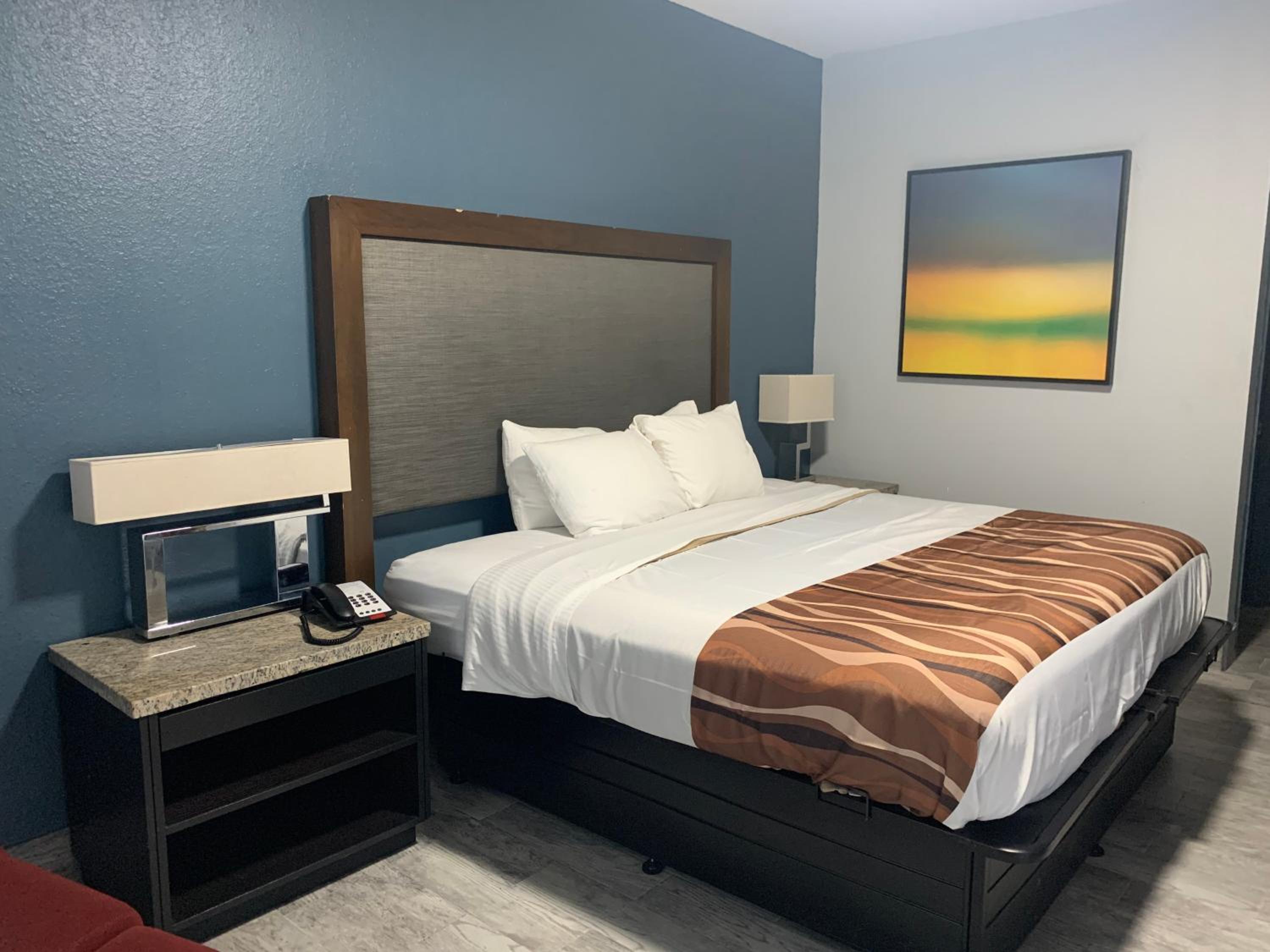 غرفة بسرير كينج بجاكوزي، Best Western Magnolia 2/10