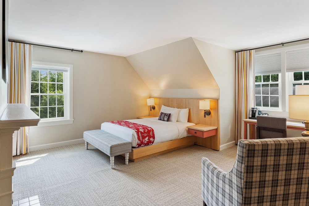 غرفة بسرير كوين لذوي الإعاقة