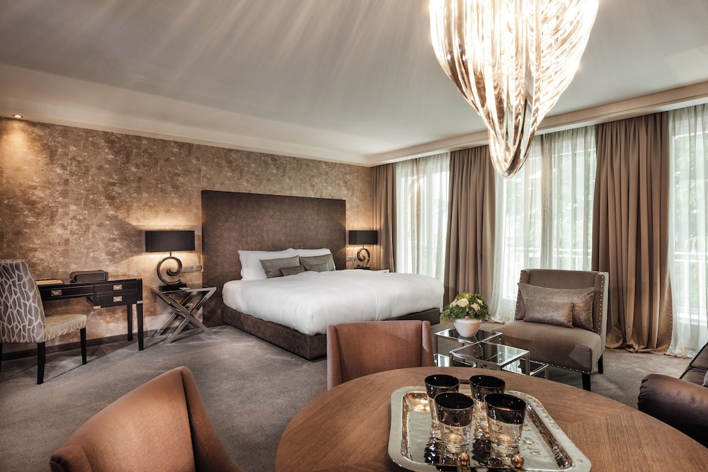 Cocoon, Suite, King Bed, Garden Area