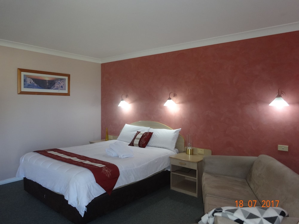 FORSTER PALMS MOTEL 37/50