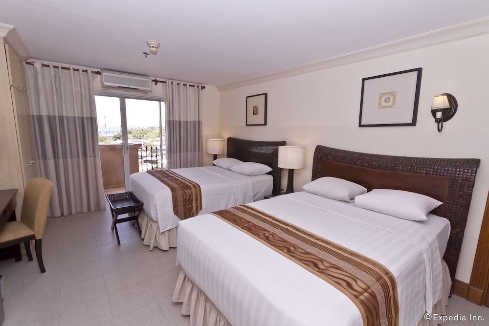 1 Bedroom, Suite, 2 Double Beds, Crown Regency Suites Mactan 4/10
