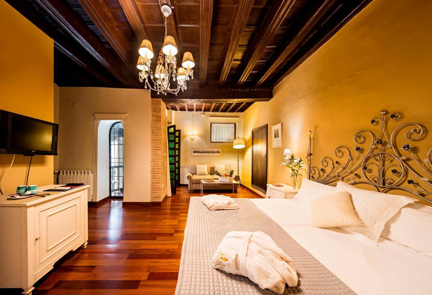 Room, Double or Twin Bed