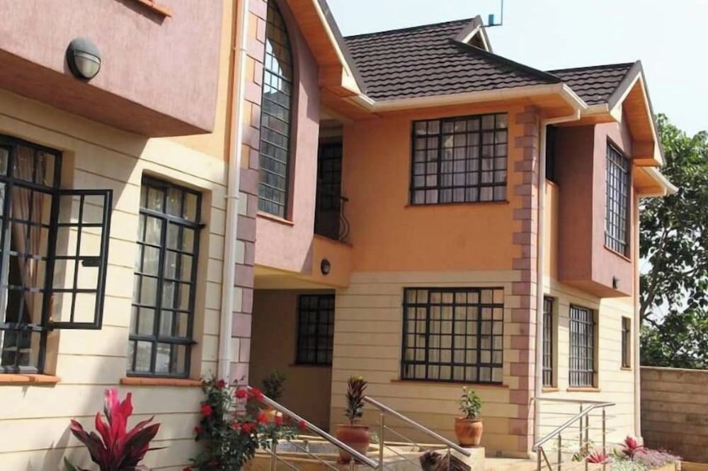 Davis Court Nyeri 1/23