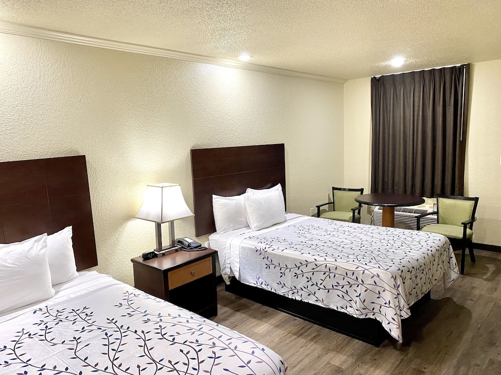 Travelers Inn 18/58