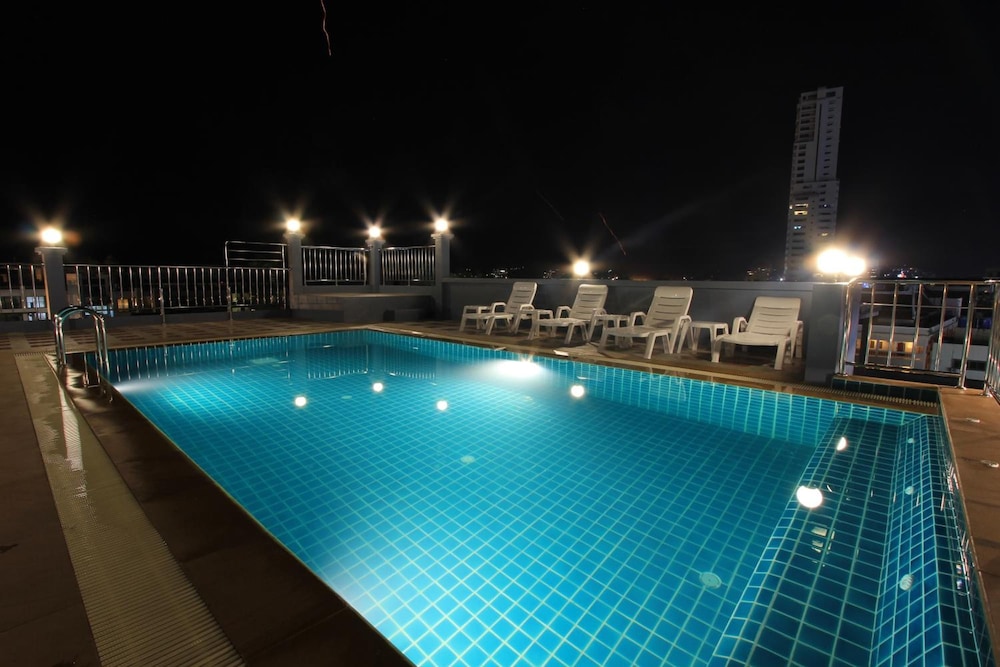 The Crystal Beach Hotel 38/56