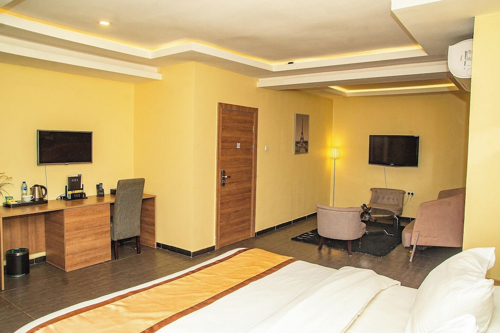 Iris Hotel 25/50
