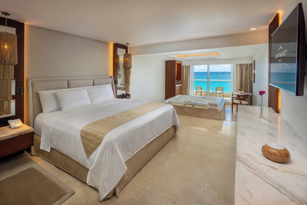 JUNIOR SUITE, SUPERIOR, KING BED, OCEAN VIEW
