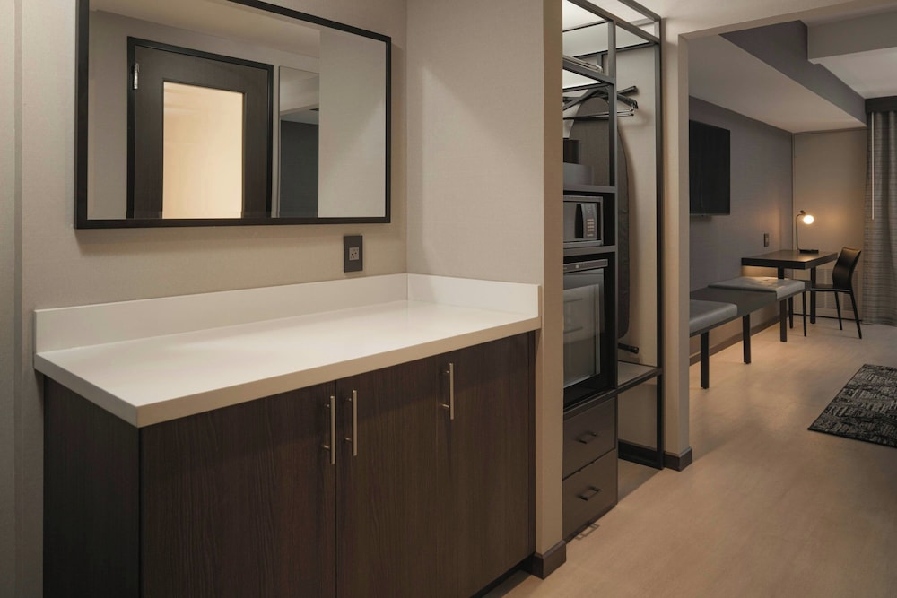 Holiday Inn & Suites Asheville-Biltmore Village Area 9/70