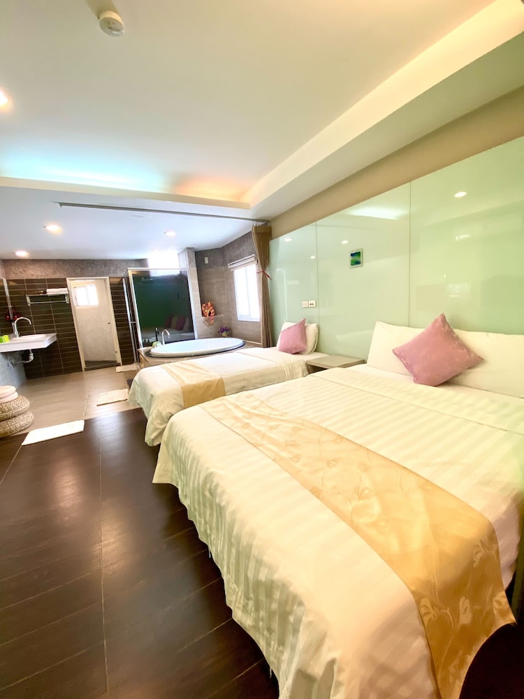Water Front Hotel 23/53