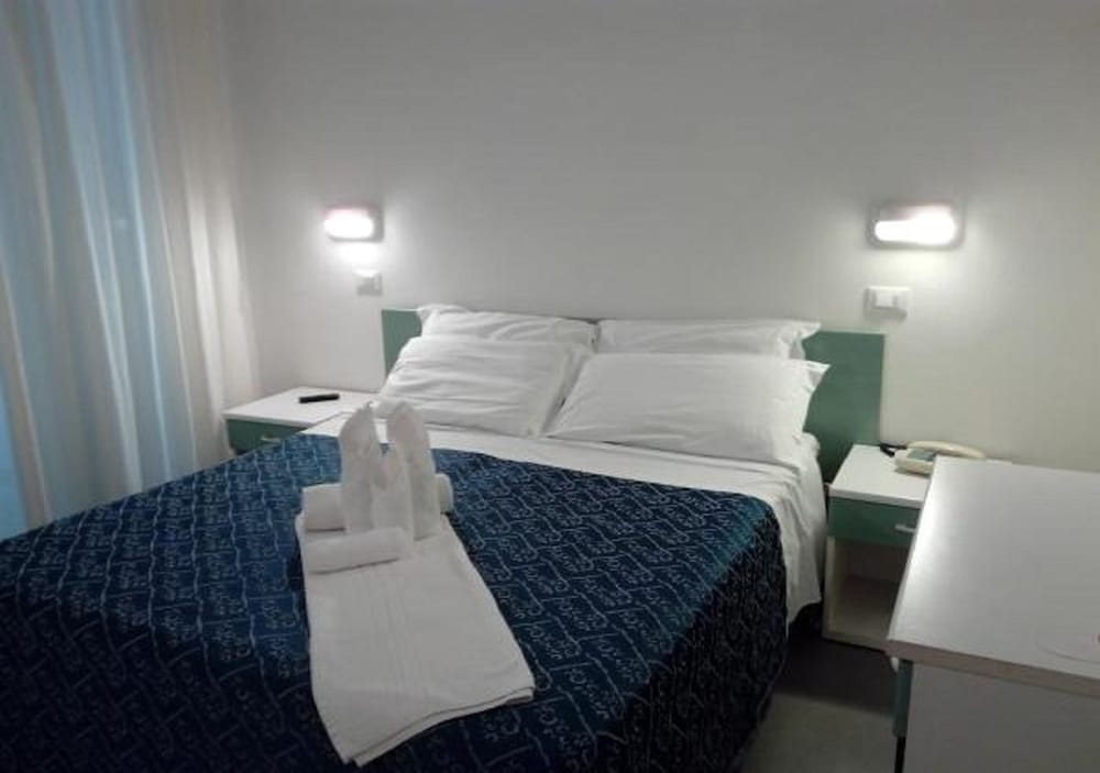 Nautilus Hotel 12/28