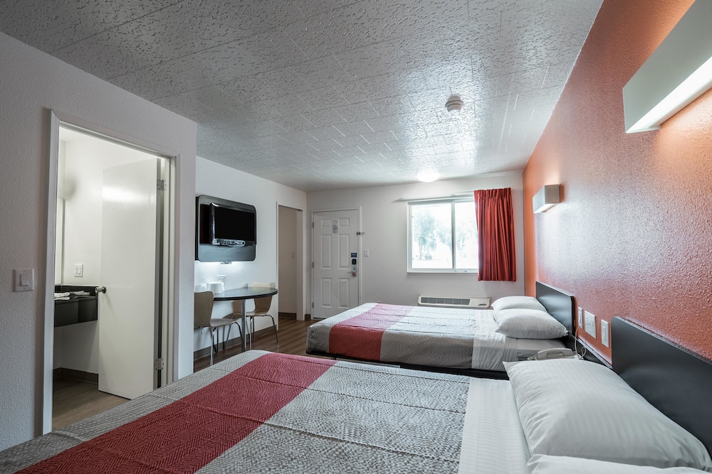 Motel6 Fallon, NV 24/46