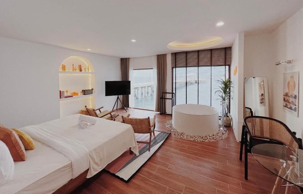 Ocean, Sunset, King Bed