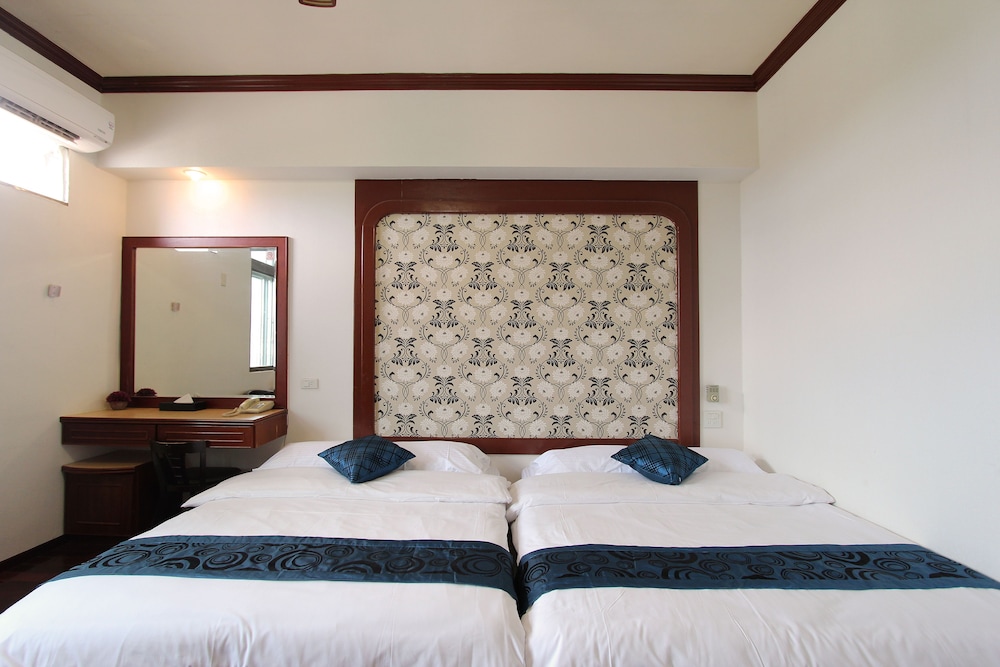 Tau Tau Chu Hotel 28/66