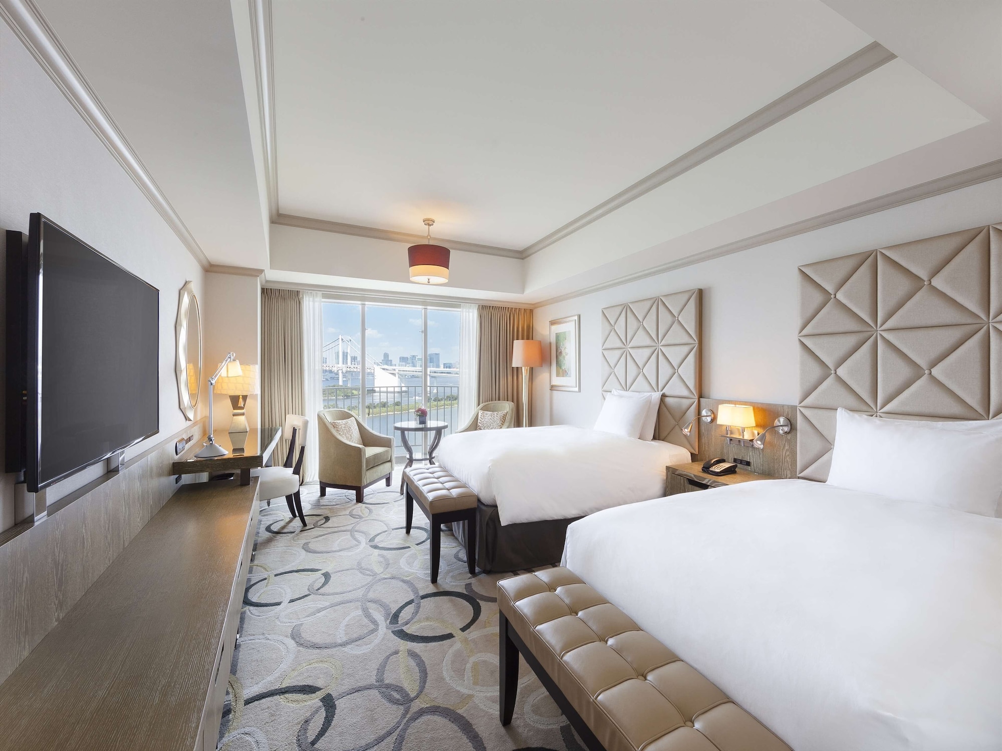 EXECUTIVE, TWIN BEDS, RAINBOW BRIDGE AND TOKYO TOWER VIEW, EXECUTIVE LOUNGE ACCESS