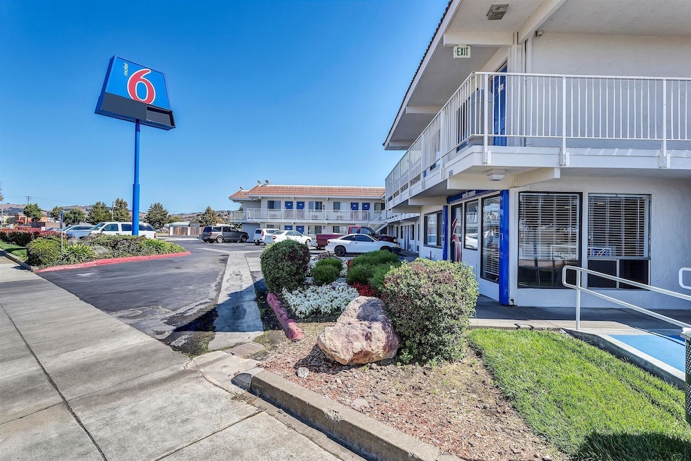 Motel6 Vallejo, CA - Six Flags West 54/64