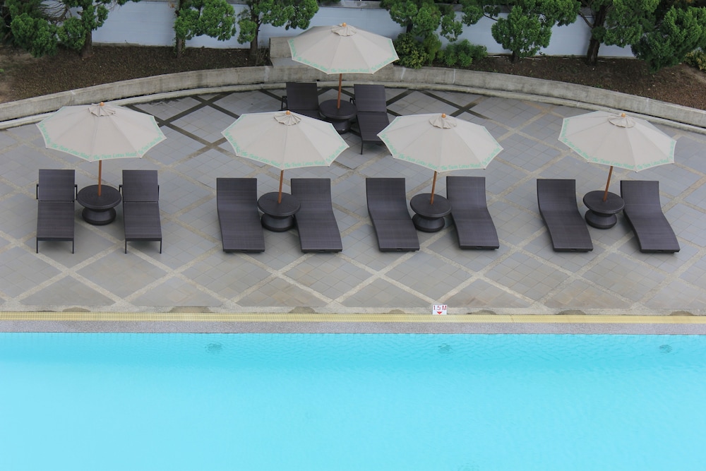 Twin Lotus Hotel 66/68
