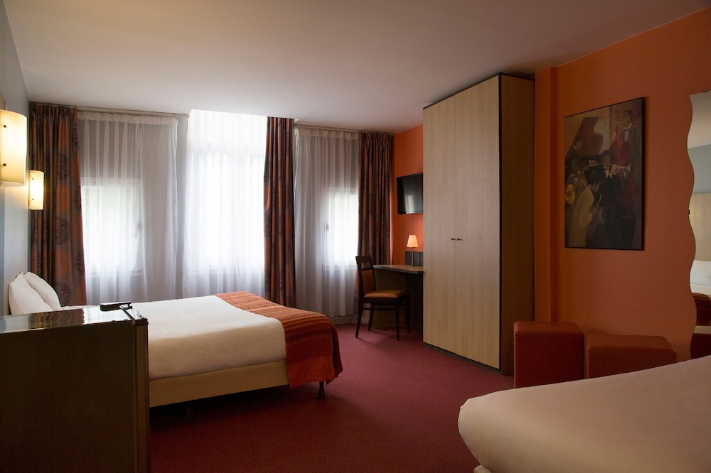 The Originals City Hotel Le Lion Dorr Chinon Inter Hotel 35/76