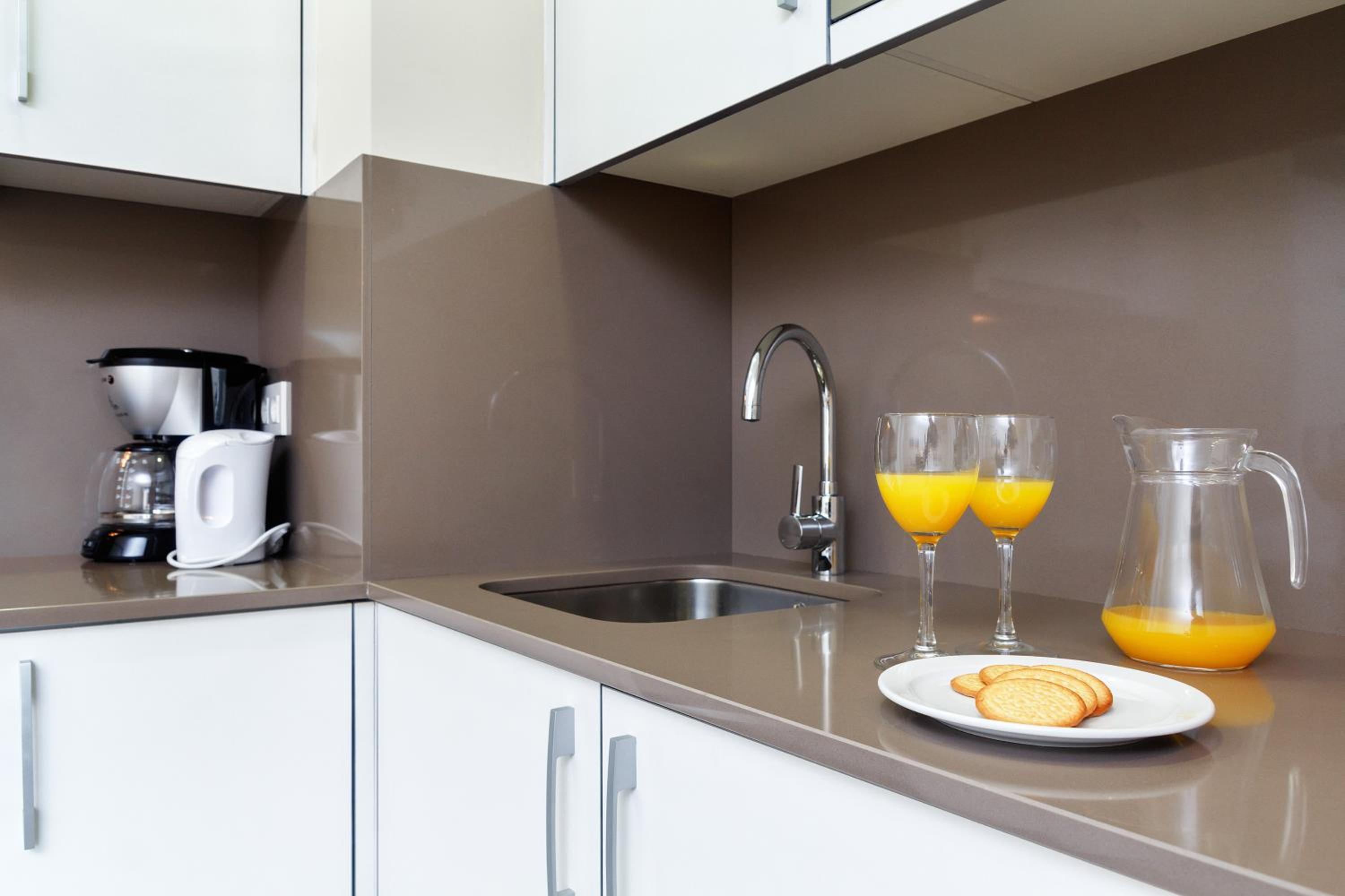 Feelathome Plaza Apartments 17/51