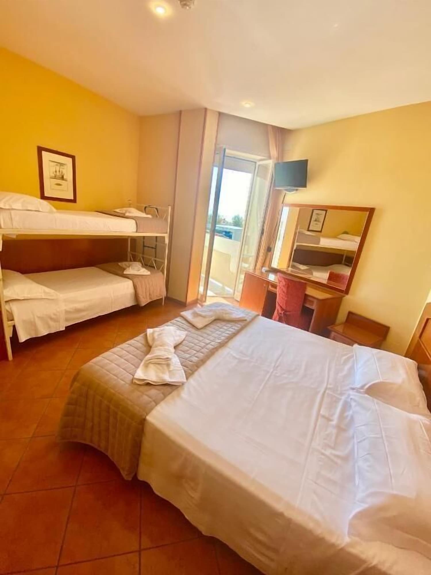 ROOM, TRIPLE, SEA VIEW, BALCONY