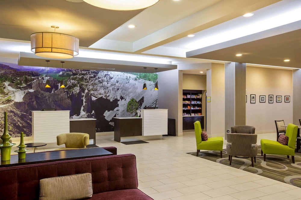 Lobby at La Quinta Inn & Suites By Wyndham Cedar City, CEDAR CITY - UT