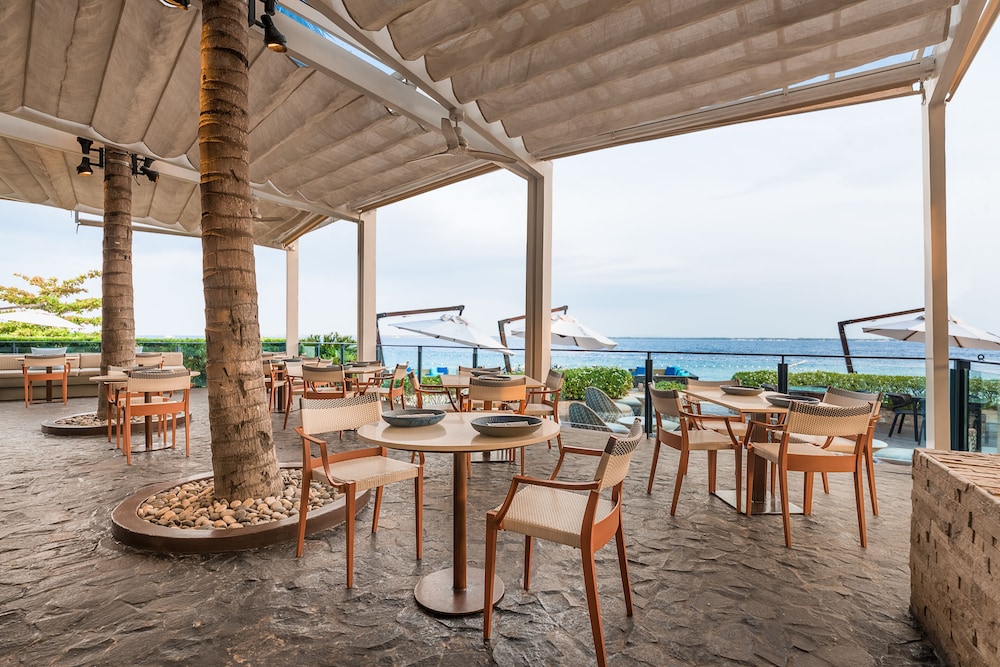 Crimson Resort and Spa Mactan 24/50