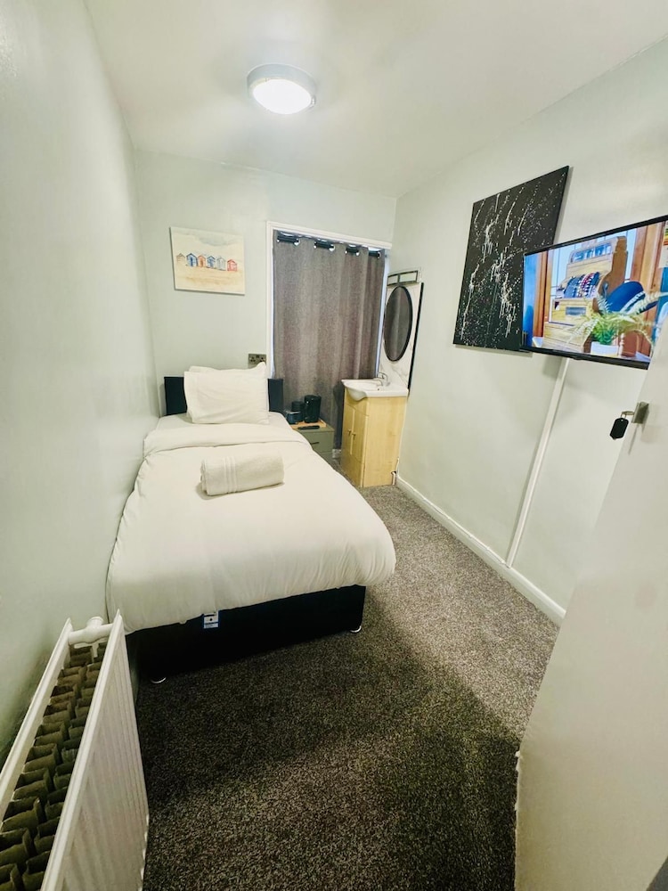 Kirkdale Hotel 22/30