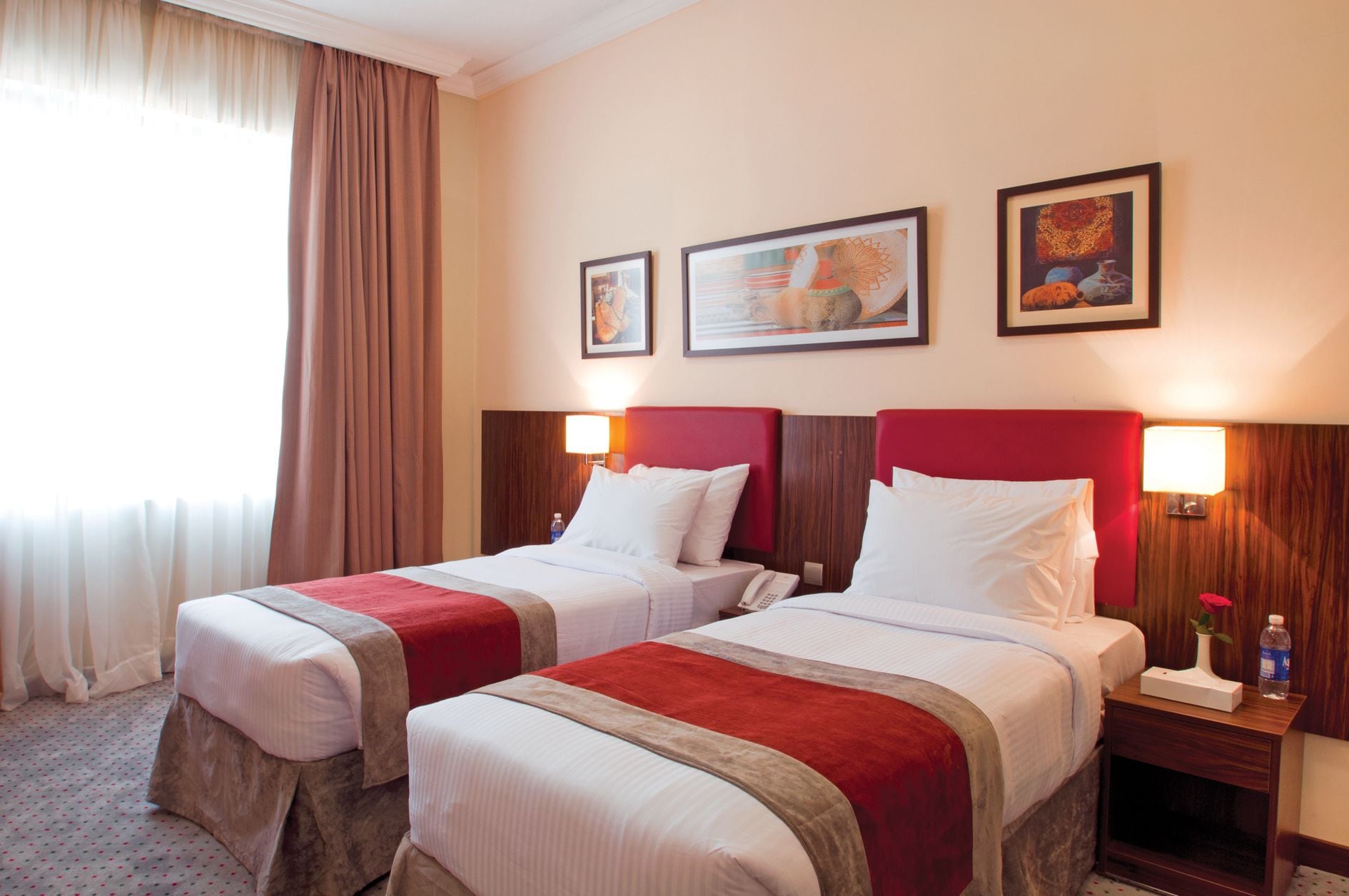 ROOM, DOUBLE BED