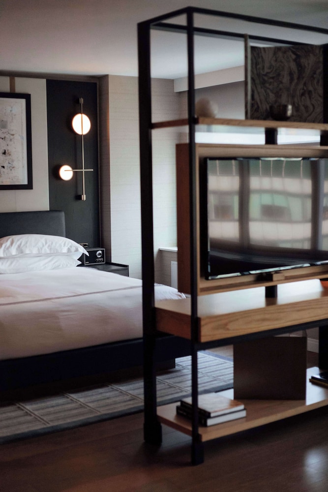 STUDIO, SUITE, KING BED, SOFA