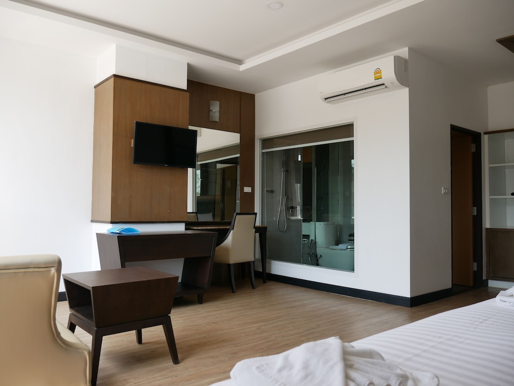 Blu Hotel Nakhon Phanom 18/35