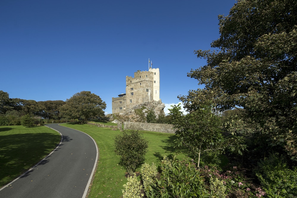 Roch Castle Hotel 16/22