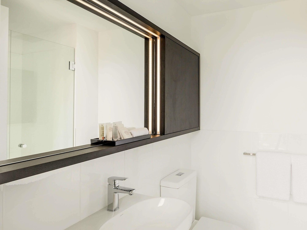 IBIS ADELAIDE 69/71