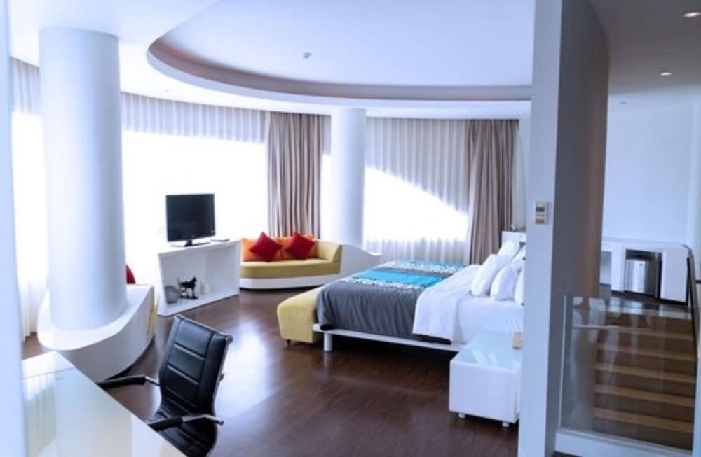 Sensa Hotel 30/64