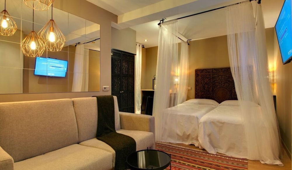 ABRACADABRA SUITES 37/54