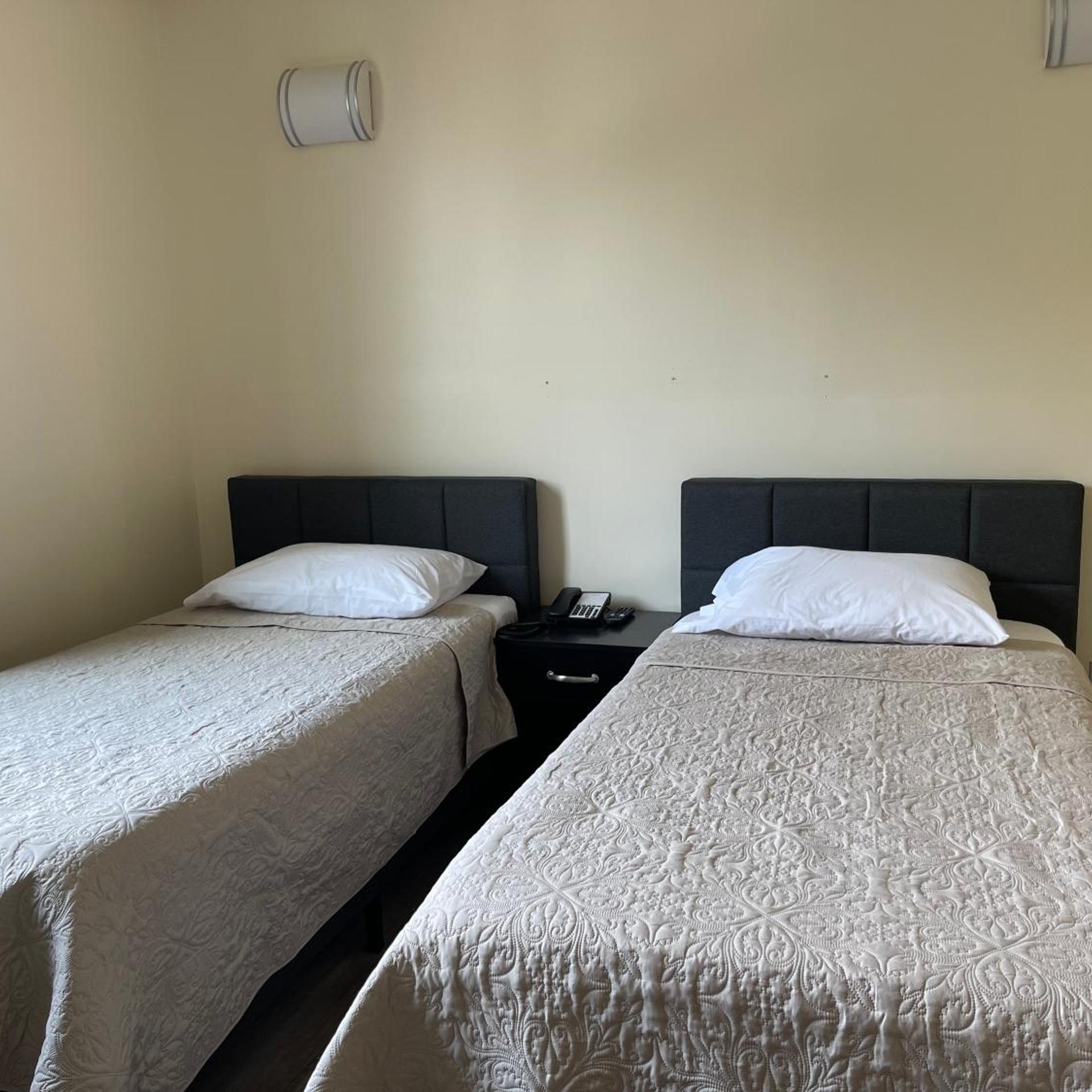 Deluxe, Twin Beds