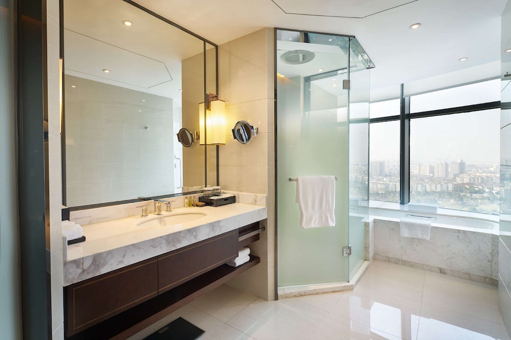 DoubleTree by Hilton Ningbo Beilun 8/58