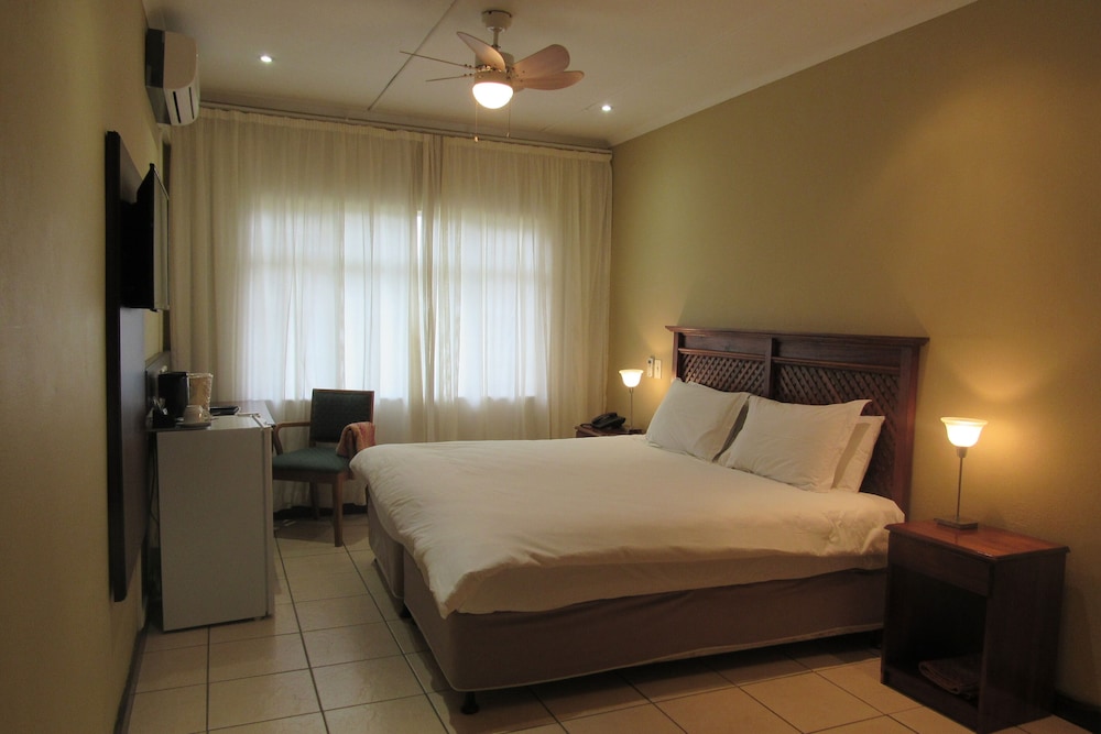Emafini Country Lodge 11/57