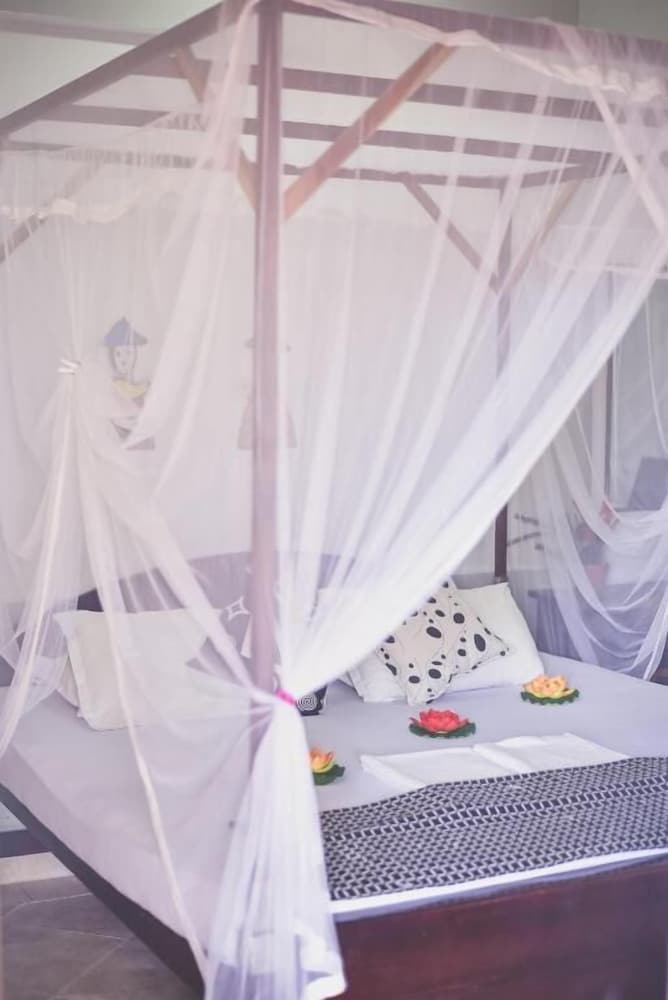 Mrs Wijenayake's Beach Haven Guest House 20/34
