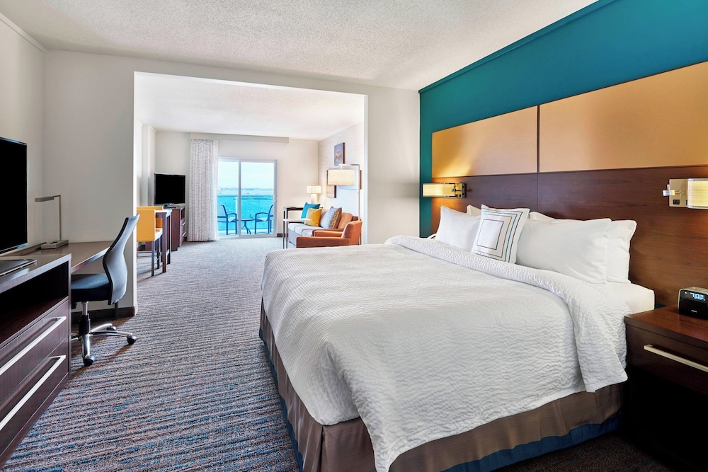 STUDIO, KING BED, BAY VIEW, SOFA, HIGH FLOOR, ACCESSIBLE