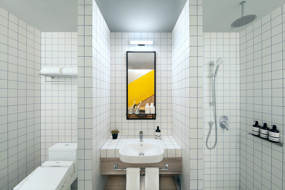 All Together, 6 Bedrooms, Duplex، lyf Funan Singapore 2/3