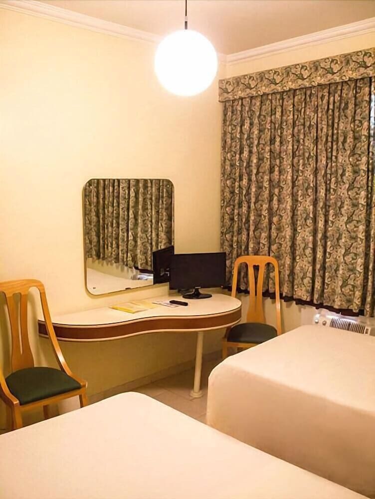 Hotel Del Rey 24/64
