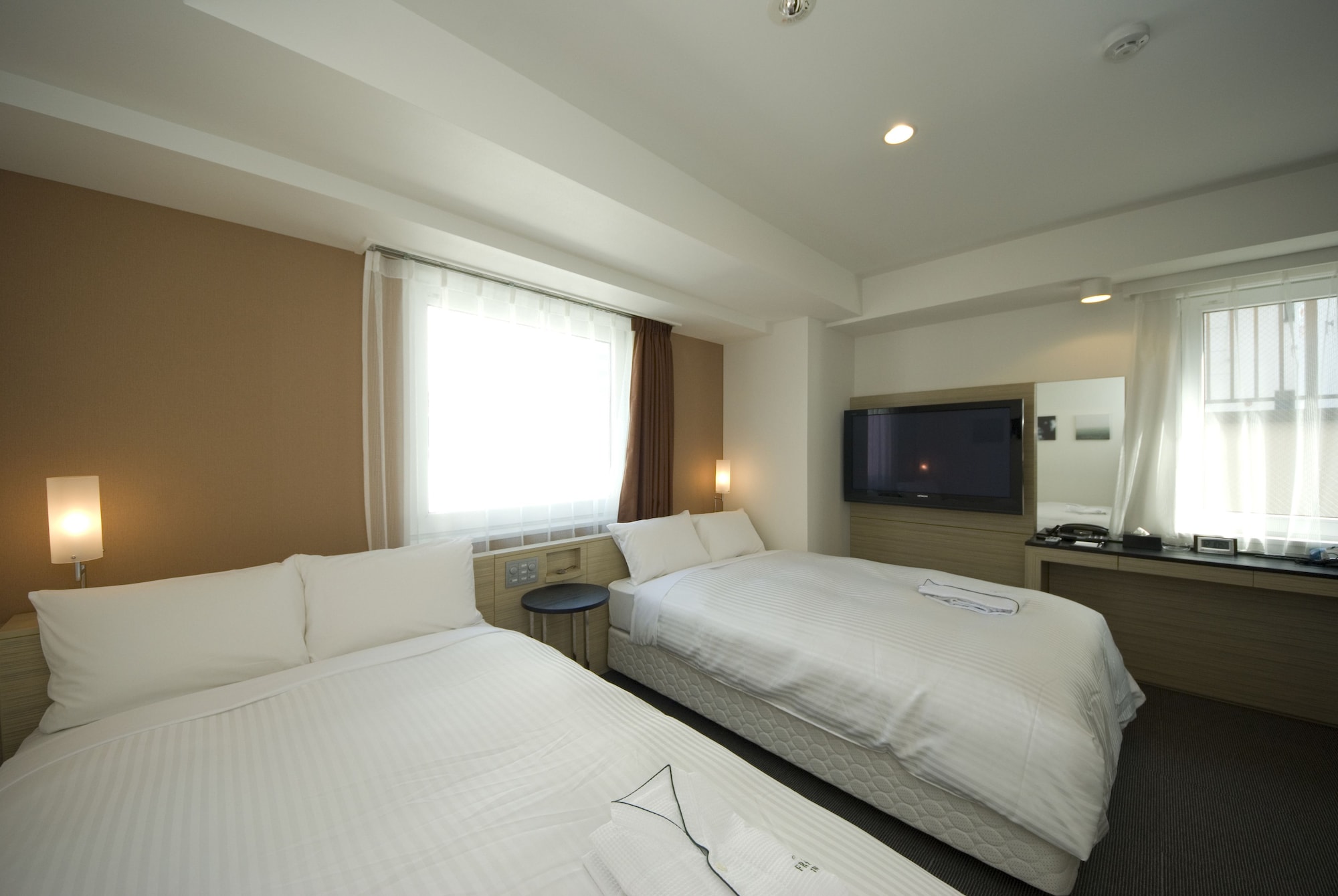 ROOM, TWIN BEDS