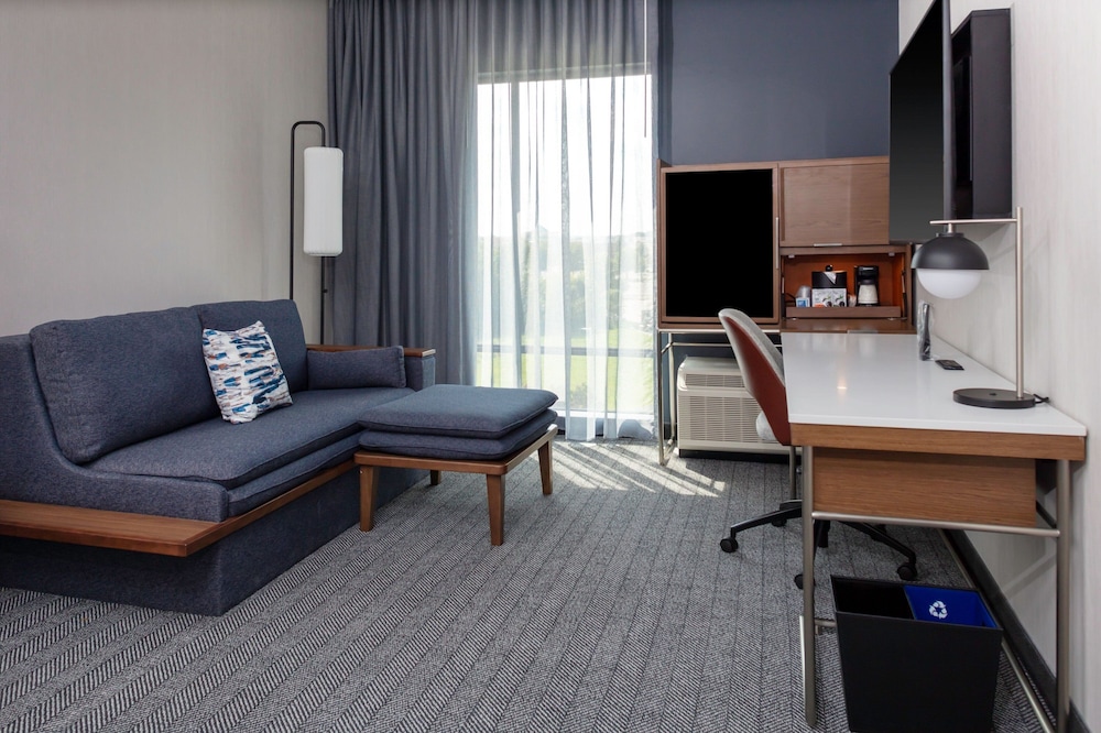 Courtyard by Marriott Memphis East/Galleria 14/26